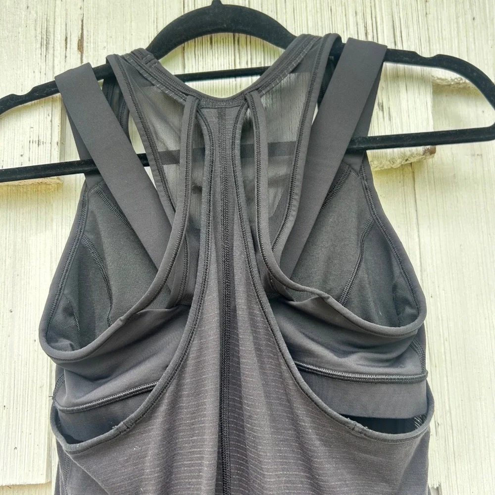Lululemon Tough It Out Tank Top Black Built-in Bra Strappy‎ Back Mesh 6 W1L78S